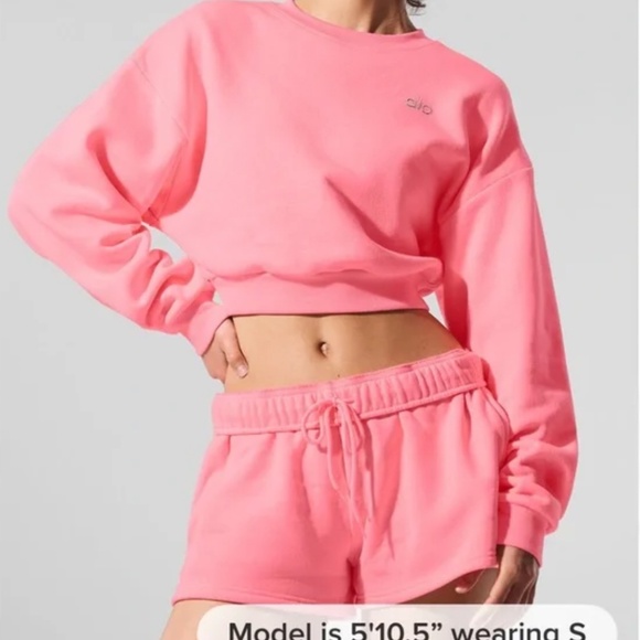 NWT ALO Yoga Women's Cropped Accolade Crewneck Neon Bubblegum Small - Picture 2 of 3